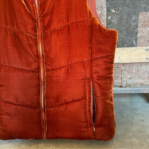 Velvet Quilt Vest - Size Petite M - Picture 10 of 12
